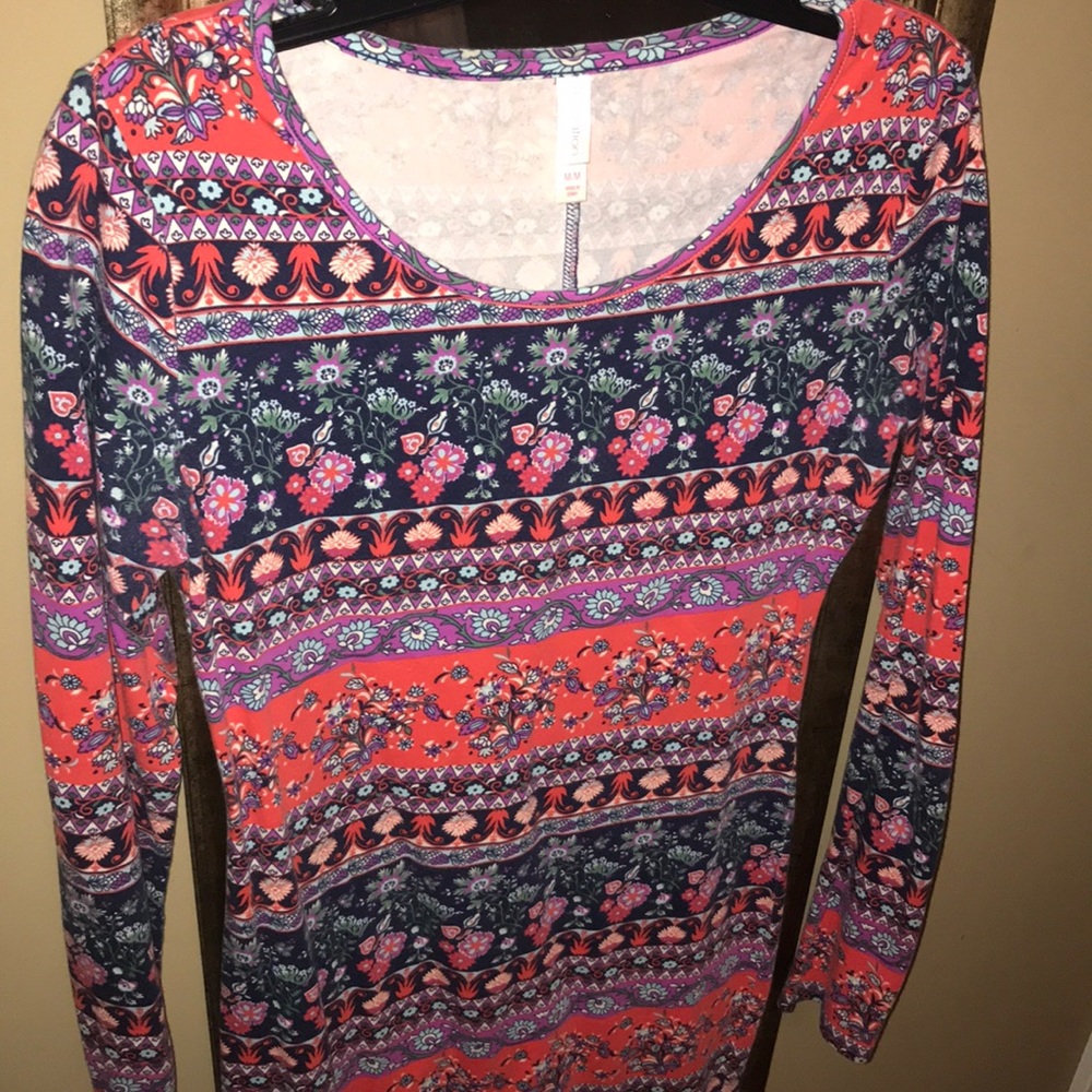 Form Fitting- Patterned Dress - Picture 4 of 4